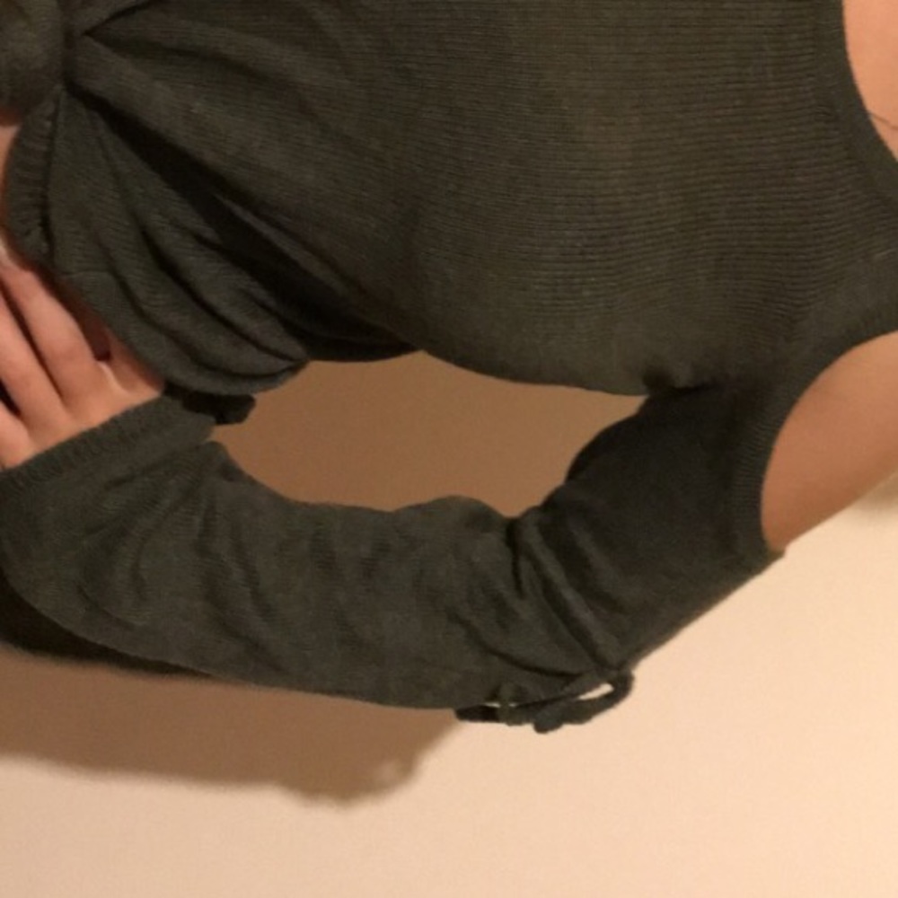 sweater - Picture 2 of 2